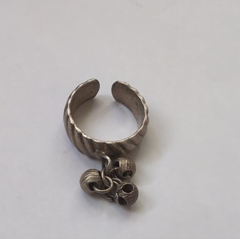 Napier Signed Silver Tone Toe Ring with Charms